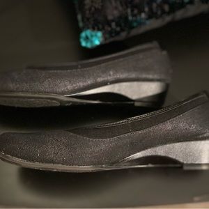 Soft Style by Hush Puppies Women Sz 6.5 M Black sparkly Slip on Wedge Heel